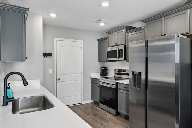 1041 Hickoryridge Dr, Murfreesboro, TN 37129
