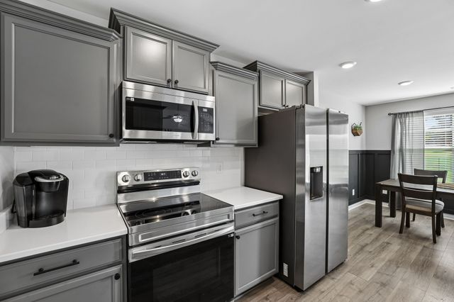 1041 Hickoryridge Dr, Murfreesboro, TN 37129