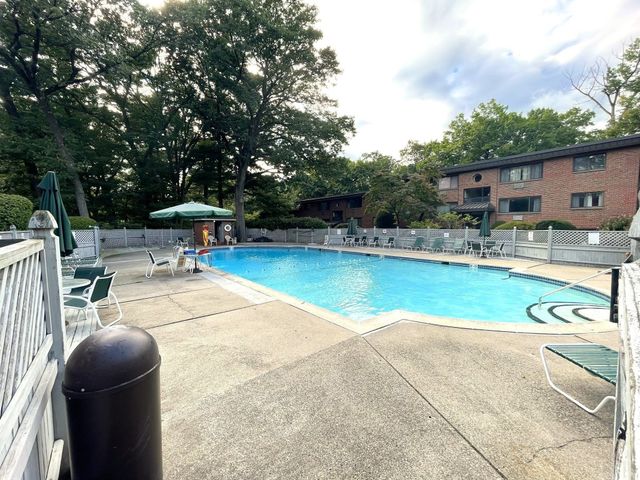 1323 Worcester Rd E7, Framingham, MA 01701