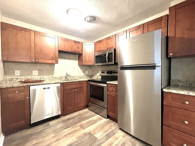 1323 Worcester Rd E7, Framingham, MA 01701