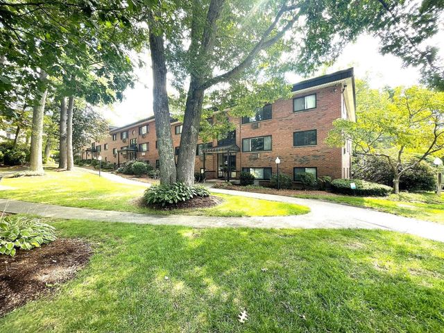1323 Worcester Rd E7, Framingham, MA 01701