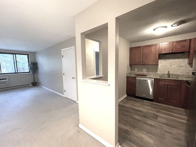 1323 Worcester Rd E7, Framingham, MA 01701