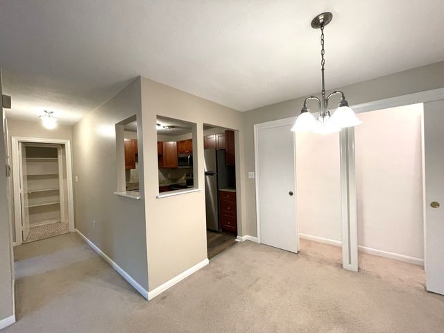 1323 Worcester Rd E7, Framingham, MA 01701
