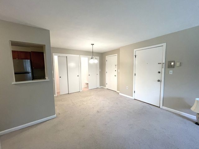 1323 Worcester Rd E7, Framingham, MA 01701