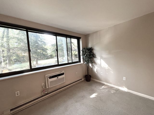 1323 Worcester Rd E7, Framingham, MA 01701