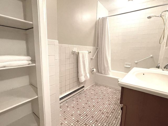 1323 Worcester Rd E7, Framingham, MA 01701