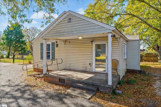 819 Gordon Street Extension, Greenville, SC 29611