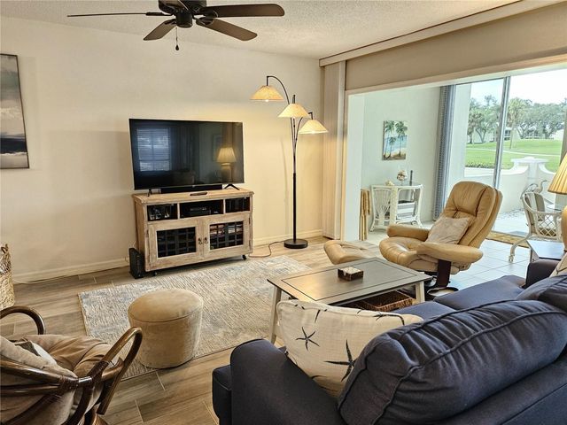 435 CERROMAR LANE 329, Venice, FL 34293