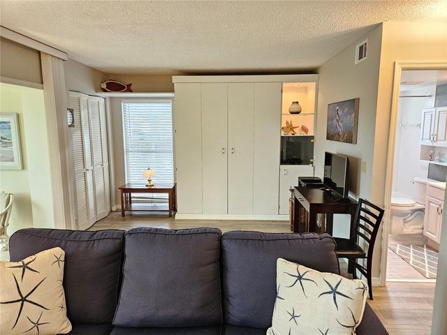 435 CERROMAR LANE 329, Venice, FL 34293