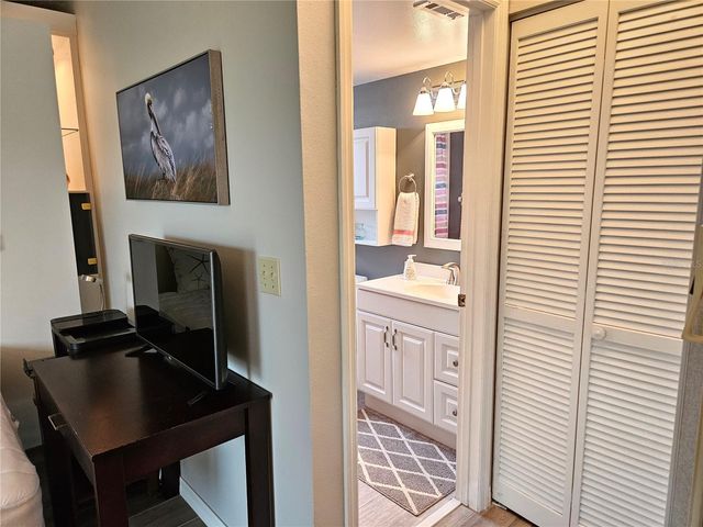 435 CERROMAR LANE 329, Venice, FL 34293