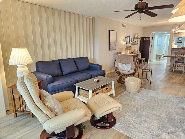 435 CERROMAR LANE 329, Venice, FL 34293