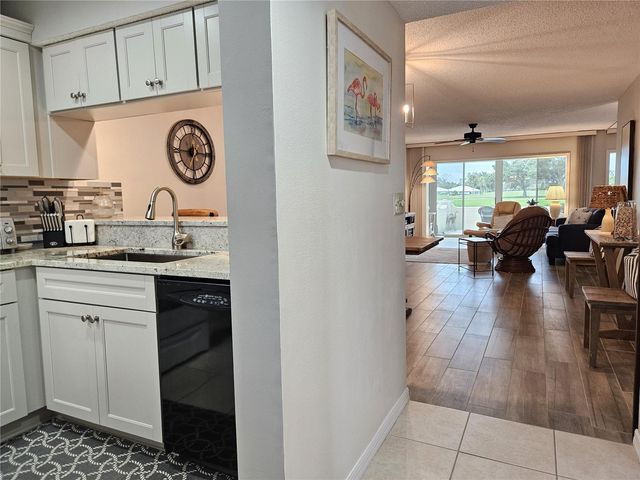435 CERROMAR LANE 329, Venice, FL 34293