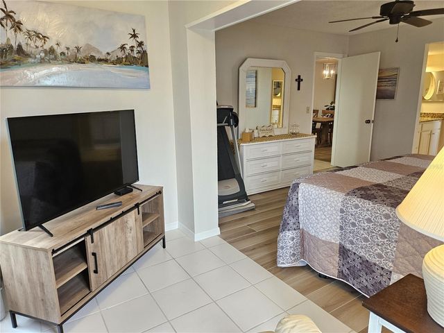 435 CERROMAR LANE 329, Venice, FL 34293