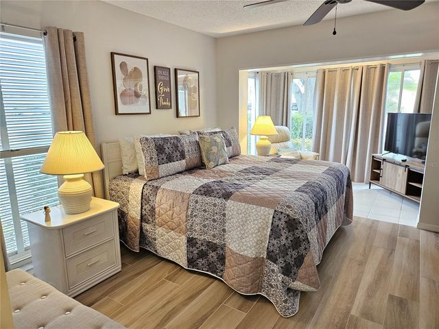 435 CERROMAR LANE 329, Venice, FL 34293