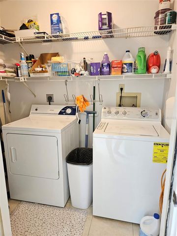 435 CERROMAR LANE 329, Venice, FL 34293