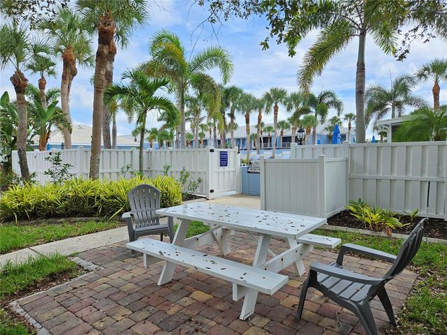 435 CERROMAR LANE 329, Venice, FL 34293