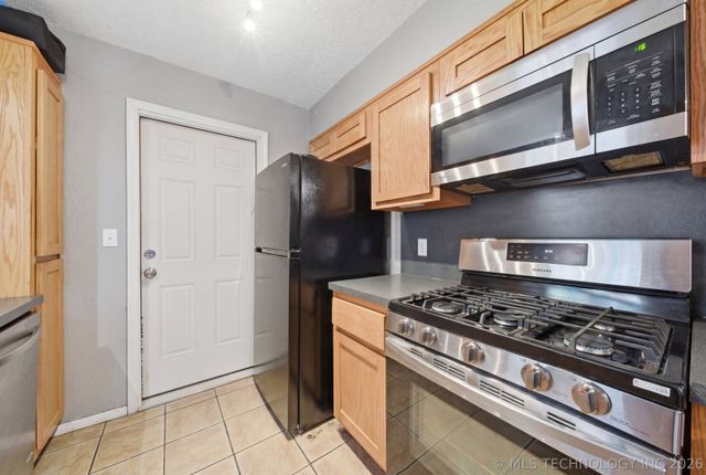 28654 E 138th Street S, Coweta, OK 74429