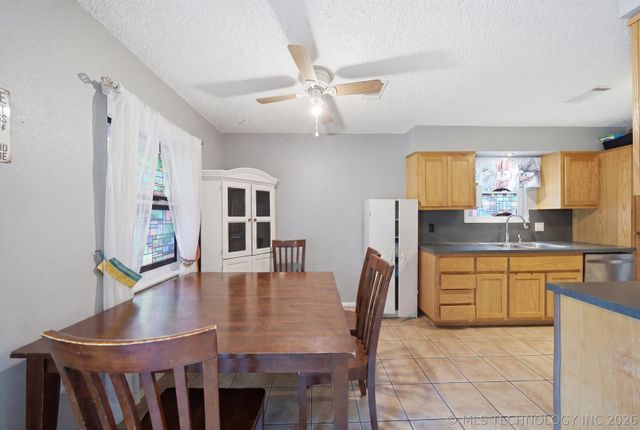 28654 E 138th Street S, Coweta, OK 74429