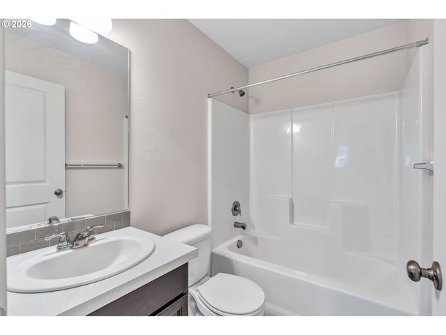 1925 Ne 117TH Ct, Vancouver, WA 98684