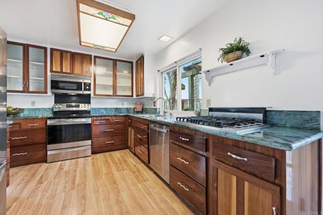 2736 Victoria Avenue, Carlsbad, CA 92010