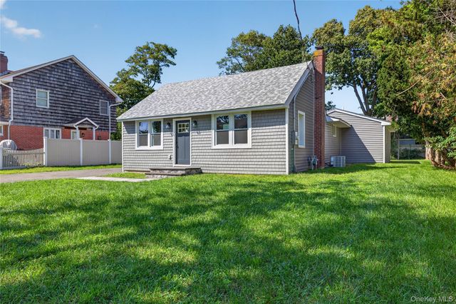 31 Rosemary Place, East Islip, NY 11730
