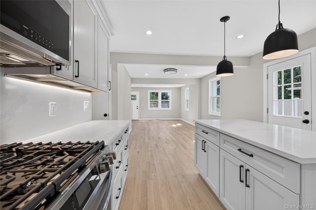 31 Rosemary Place, East Islip, NY 11730