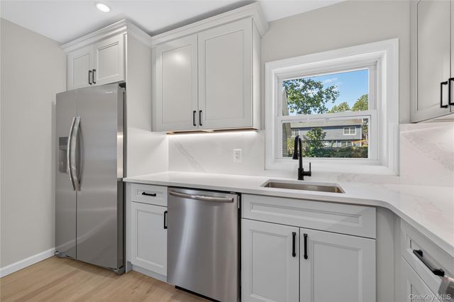 31 Rosemary Place, East Islip, NY 11730