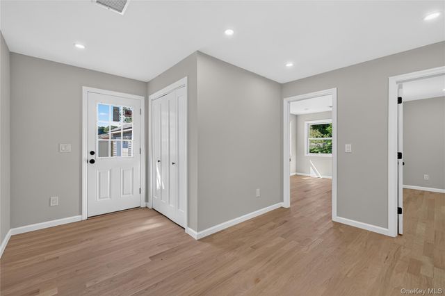 31 Rosemary Place, East Islip, NY 11730