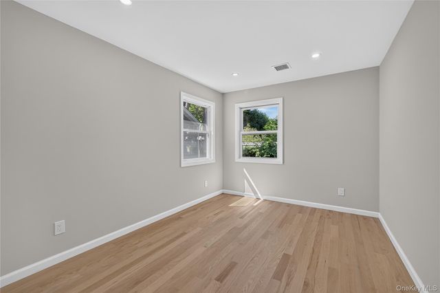 31 Rosemary Place, East Islip, NY 11730