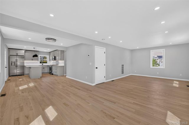 31 Rosemary Place, East Islip, NY 11730