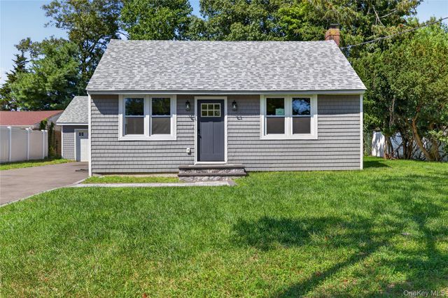 31 Rosemary Place, East Islip, NY 11730