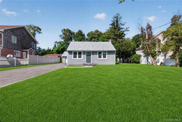 31 Rosemary Place, East Islip, NY 11730