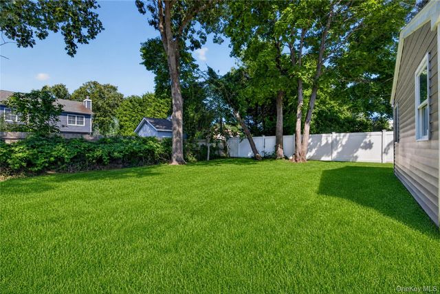 31 Rosemary Place, East Islip, NY 11730