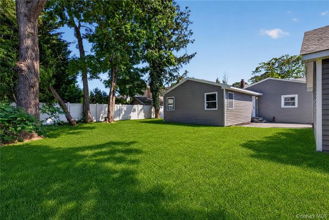 31 Rosemary Place, East Islip, NY 11730