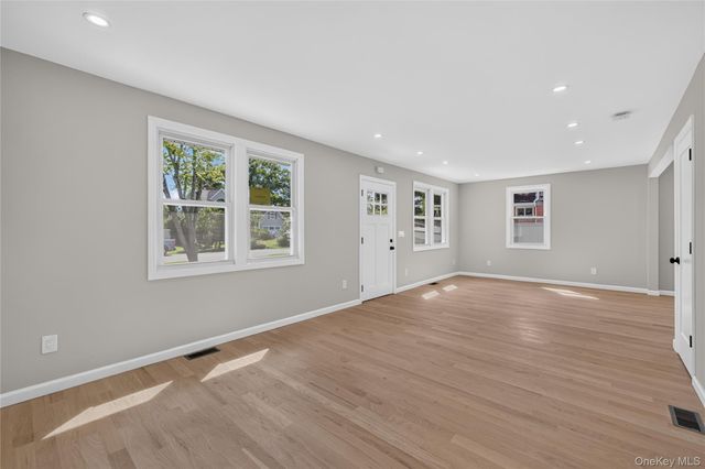 31 Rosemary Place, East Islip, NY 11730