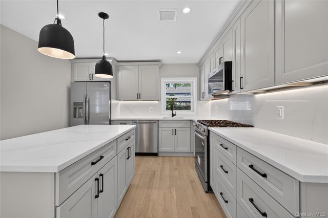 31 Rosemary Place, East Islip, NY 11730