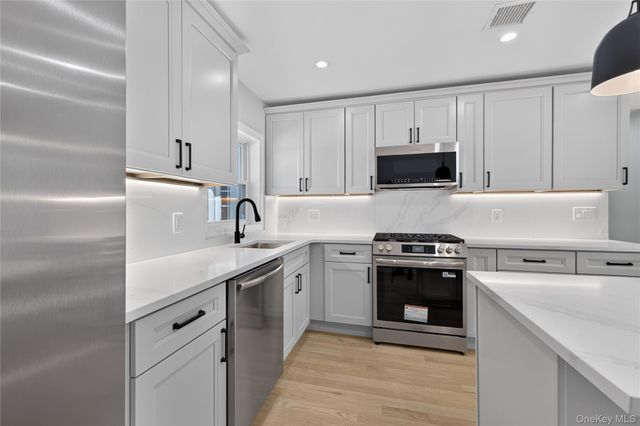 31 Rosemary Place, East Islip, NY 11730