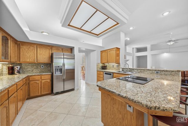 1009 Wealdshire Court, Bakersfield, CA 93311