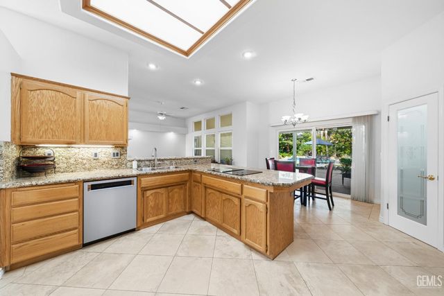 1009 Wealdshire Court, Bakersfield, CA 93311