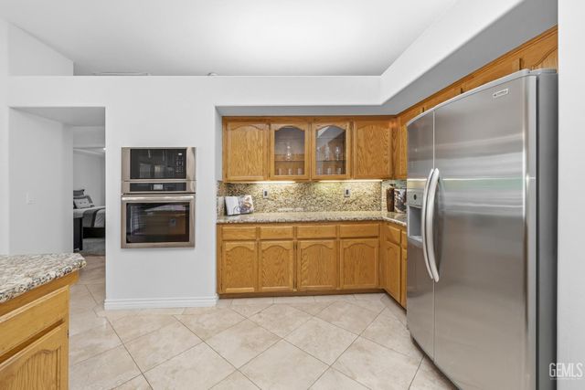1009 Wealdshire Court, Bakersfield, CA 93311