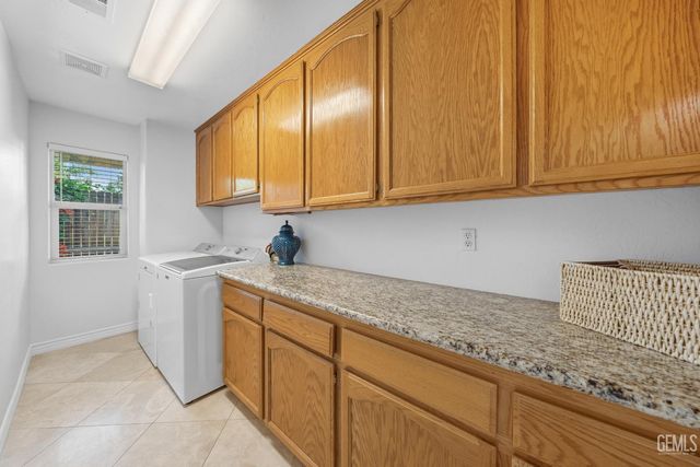 1009 Wealdshire Court, Bakersfield, CA 93311