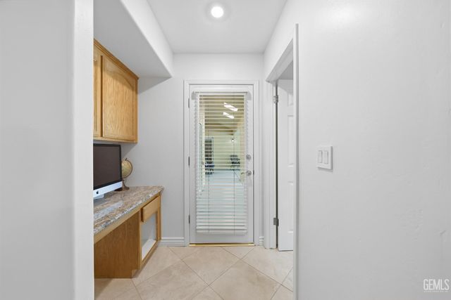 1009 Wealdshire Court, Bakersfield, CA 93311