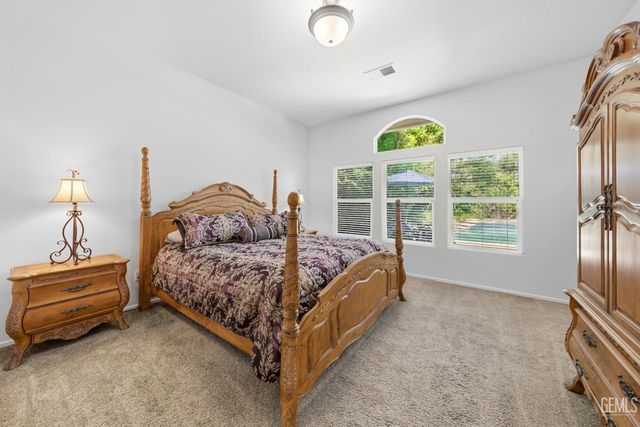 1009 Wealdshire Court, Bakersfield, CA 93311