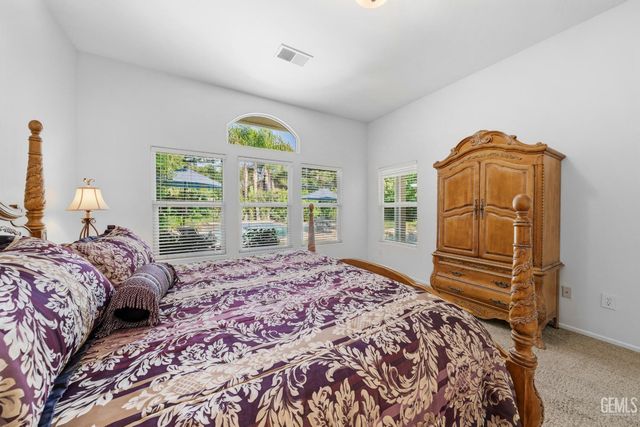 1009 Wealdshire Court, Bakersfield, CA 93311