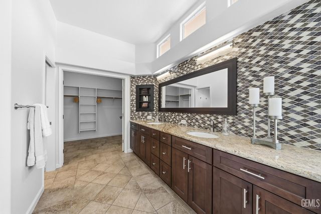 1009 Wealdshire Court, Bakersfield, CA 93311
