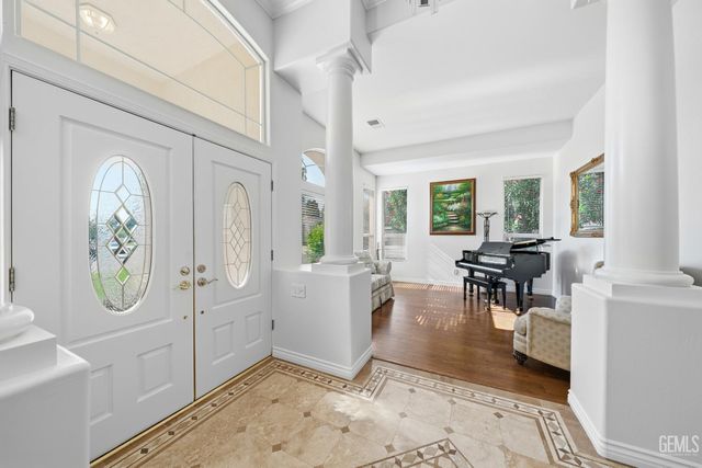 1009 Wealdshire Court, Bakersfield, CA 93311