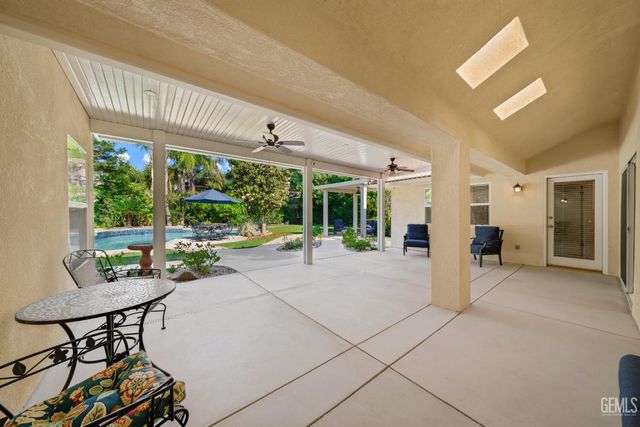 1009 Wealdshire Court, Bakersfield, CA 93311
