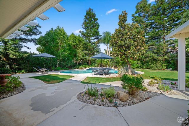 1009 Wealdshire Court, Bakersfield, CA 93311
