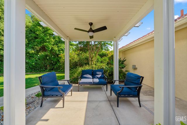 1009 Wealdshire Court, Bakersfield, CA 93311