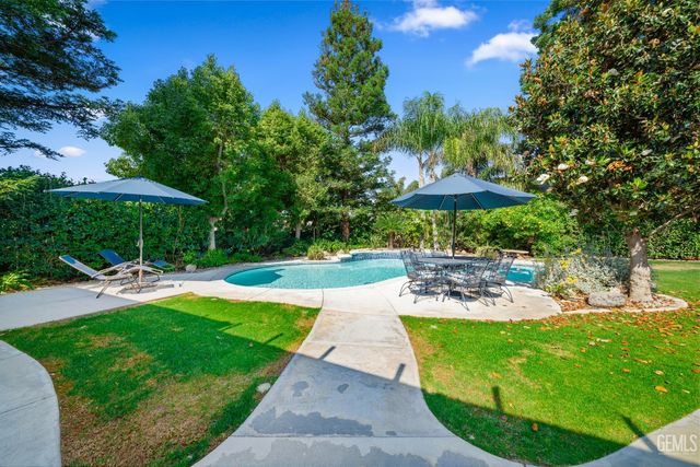 1009 Wealdshire Court, Bakersfield, CA 93311